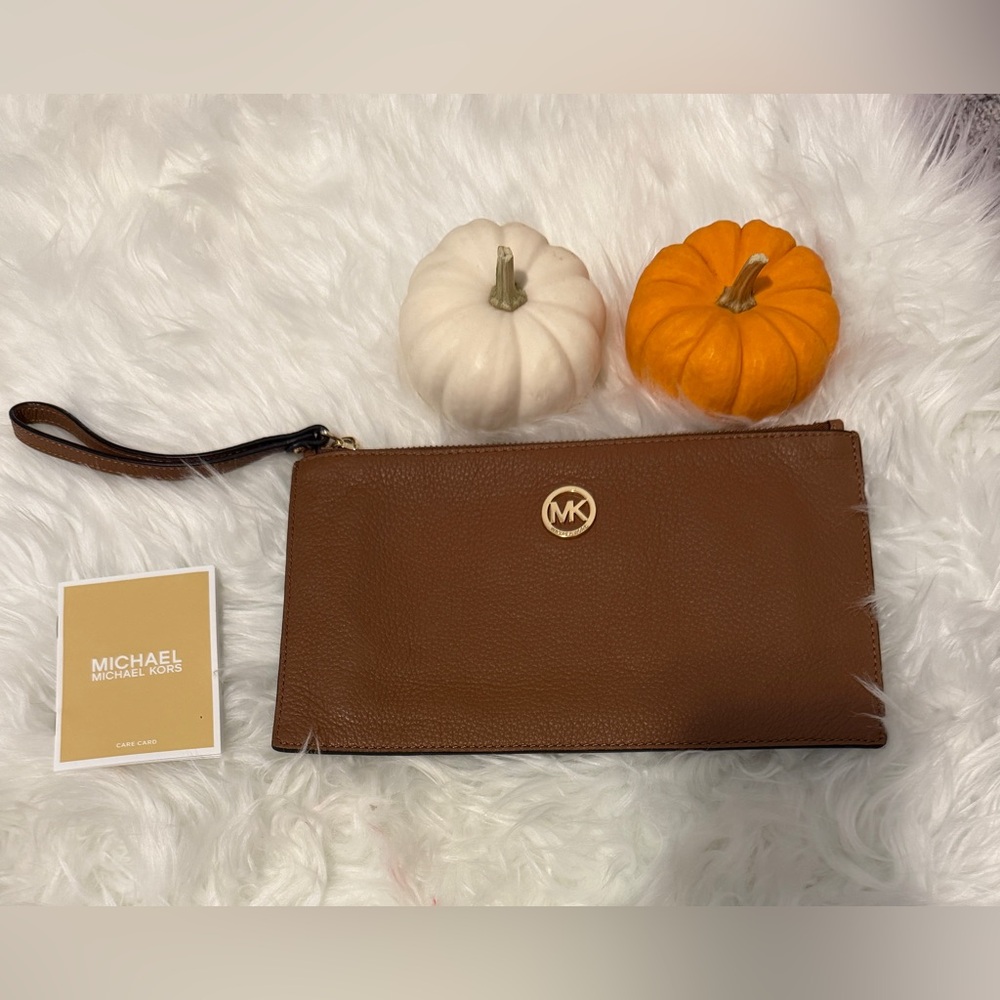 ❤️‍🔥NWOT Michael Kors Brown Wristlet Clutch 💖